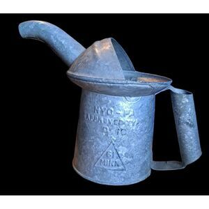 Vintage One Quart Galvanized Oil Can w/ Spout NYC-PA 61 MINN Excellent Cond.